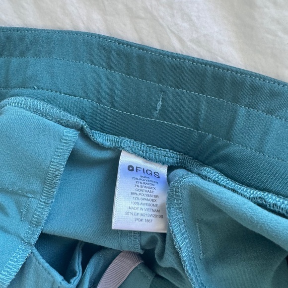 Men’s Figs Small / Medium Scrub Set - Hydro Green / Green / Blue Green - Picture 5 of 5